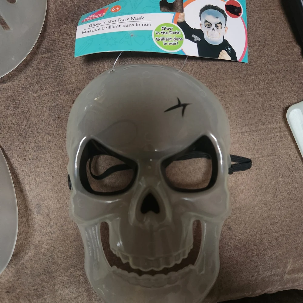 Glow in the Dark Skull Mask